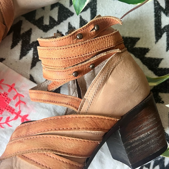Freebird by Steven Taupe Grind Leather Booties Heels 9 - Picture 10 of 16
